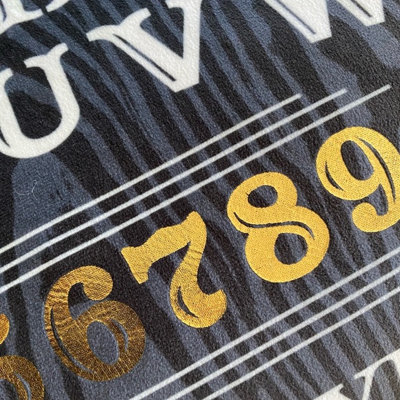 Ouija cushion like new - Picture 4 of 12